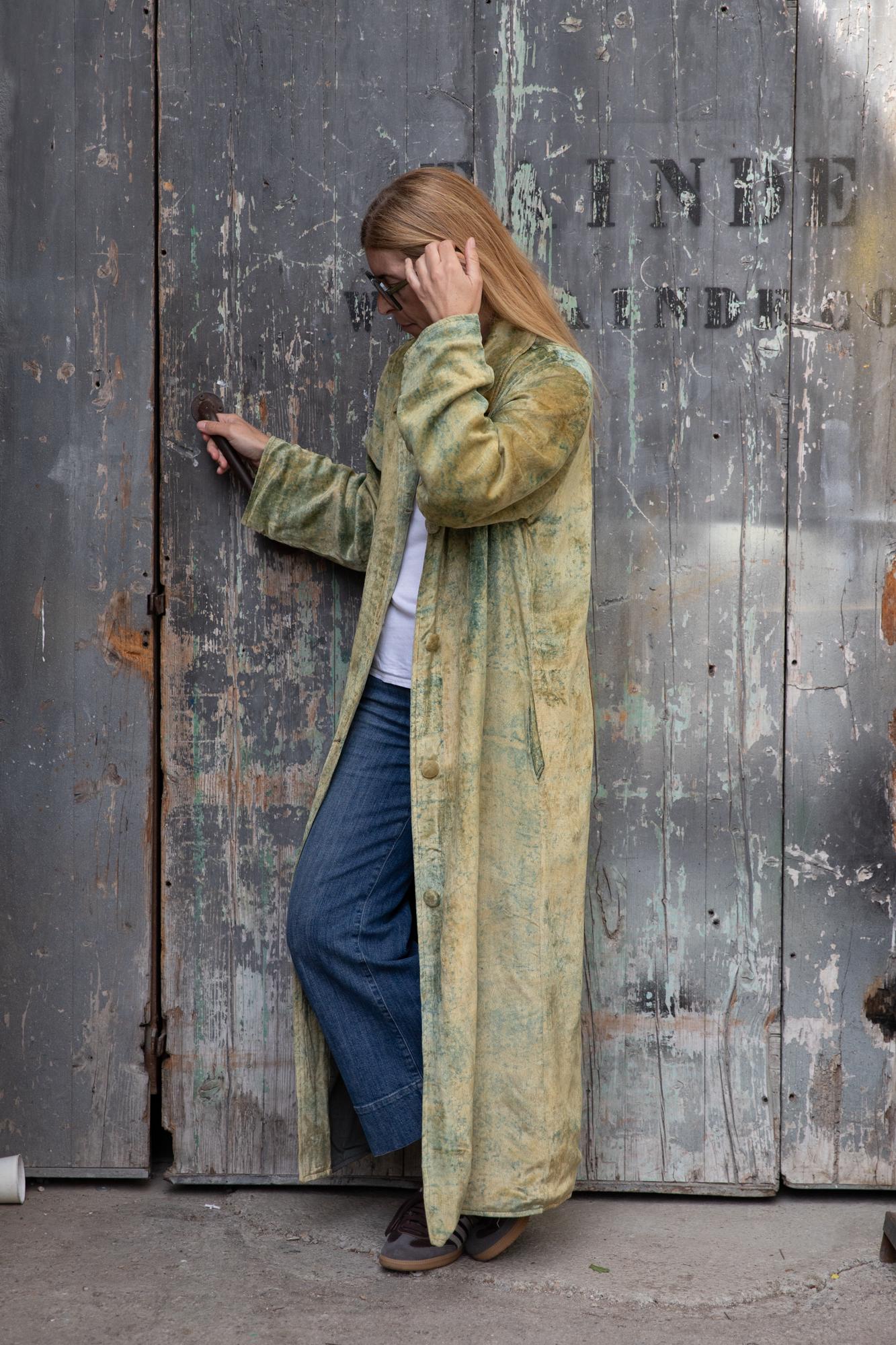 Langer Samtkimono von sanjanaandmestudio