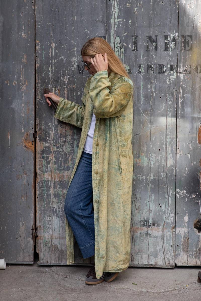 Langer Samtkimono von sanjanaandmestudio