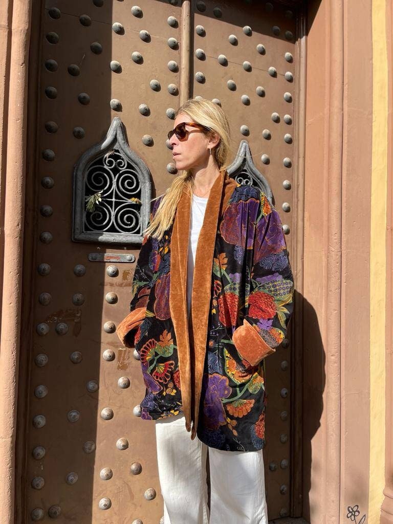 Samtjacke Kurz | Rotes Futter Innen von sanjanaandmestudio