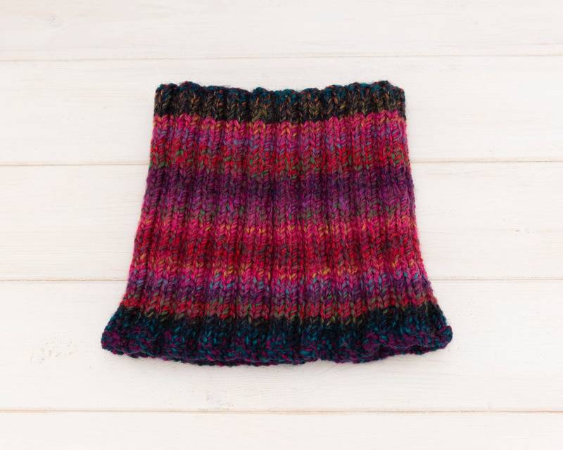 Dehnbarer Gerippter Halswärmer in Tiefem Rosa - Kontrastierende Dunkelblaue Borte Warme Geschenkidee Für Winterkleidung Kinder Und Erwachsene von sarahdoow