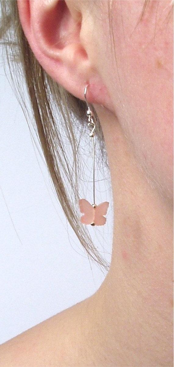 Schmetterling Ohrstecker Frosted Pink von sarahlizzytish