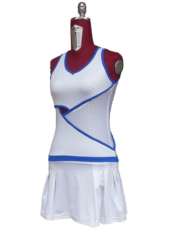 Weißes Und Hellblaues Damen-Tenniskleid Mit Profilierten Öffnungen, Perforiertem Stoffeinsatz An Der Seite, Tiefem Taillengürtel Faltenrock Weißes Und Hellblaues Damen-Tenniskleid Mit Profilierten Öffnungen, Perforiertem Stoffeinsatz An Der Seite, Tiefem Taillengürtel Faltenrock von sartoriadeltennis