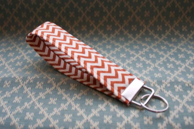 Rost Chevron Stoff Schlüsselanhänger, Wristloop Armband Schlüsselanhänger von sassygirl
