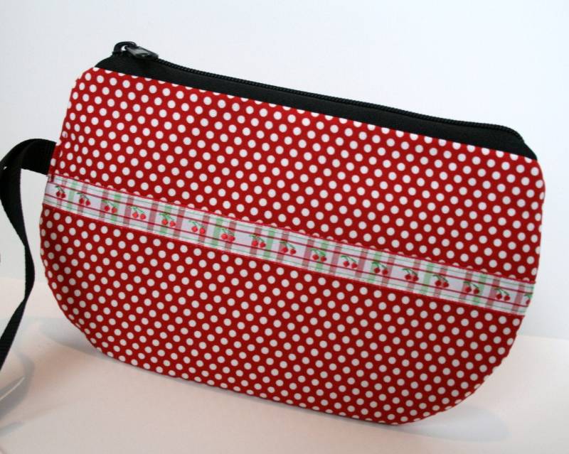 Sale Rot Polka Dot Kirsche Themen Stoff Wristlet, Iphone Smartphone Reißverschluss Wristlet von sassygirl