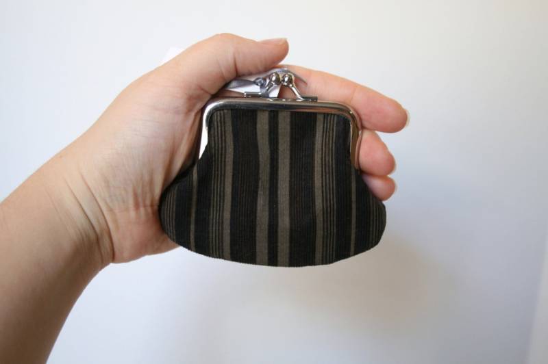 Schwarzer Cord Gestreifter Stoff Metall Münztäschchen, Münztäschchen Silber Rahmen, Schmucktasche, Penny Bag von sassygirl