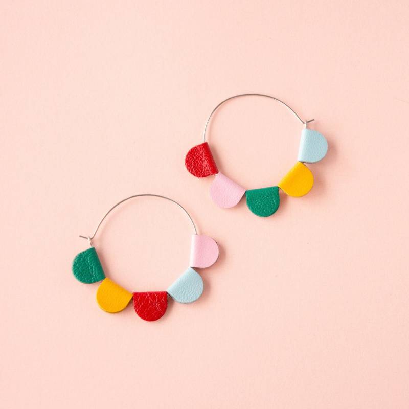 Regenbogen Gänseblümchen Blütenblatt Creolen - Altleder Nachhaltige Y2K Nostalgie Big Hoop Ohrringe von scandinazn