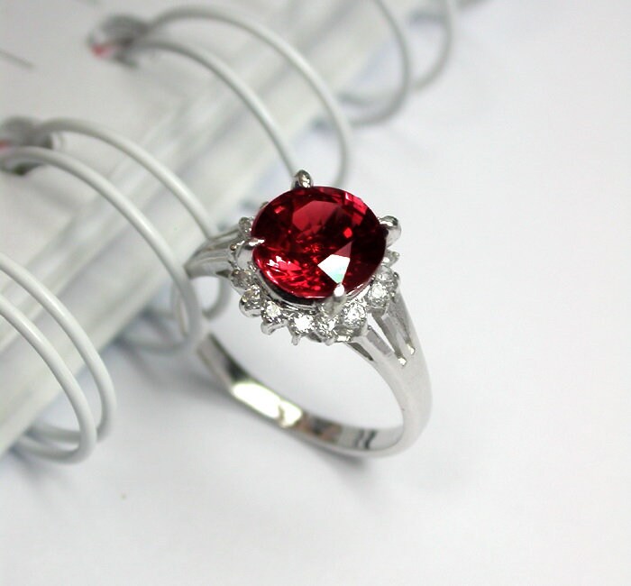 Roter Rubin Sterlingsilber-Ring Saphir Halo, Größe 7 von scandream