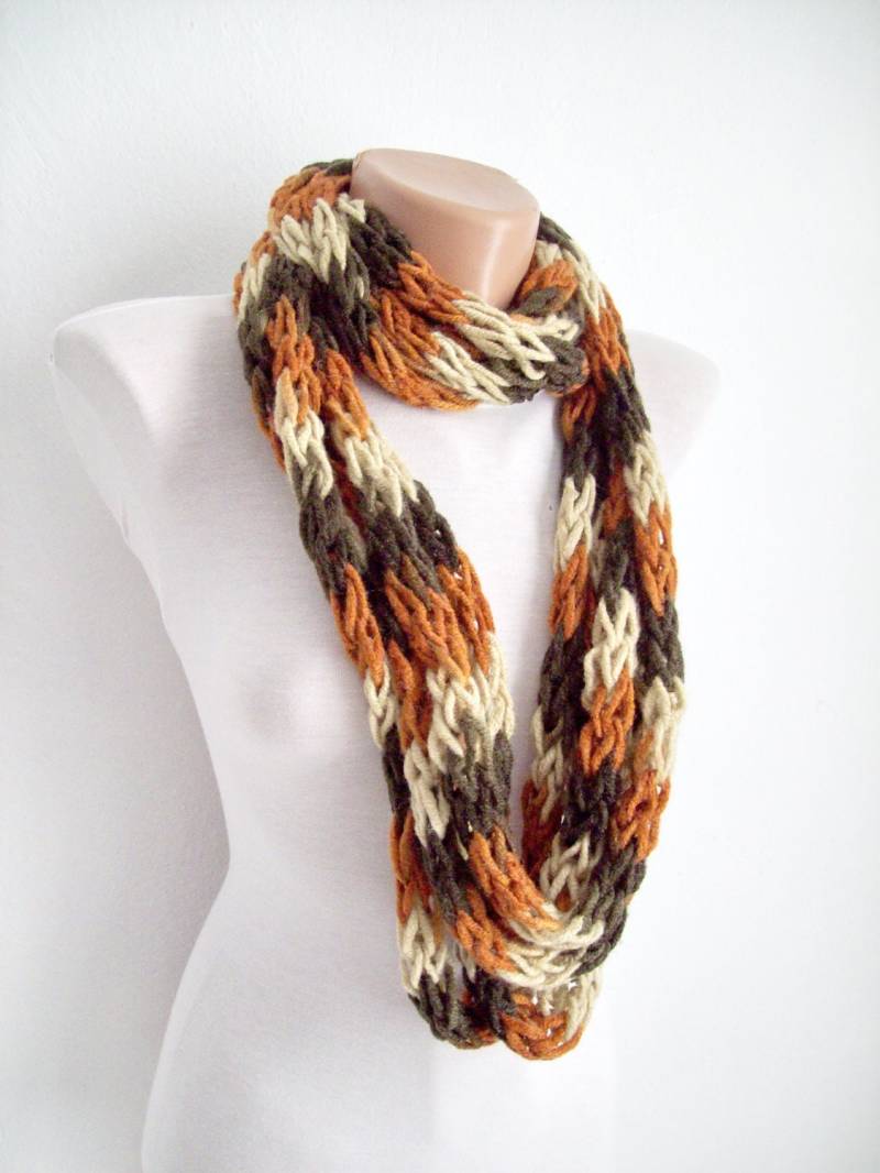Finger Gestrickter Infinity Schal, Herbst Multicolor Loop Halswärmer, Handgestrickte Garn-Halsketten-Wrap von scarfnurlu