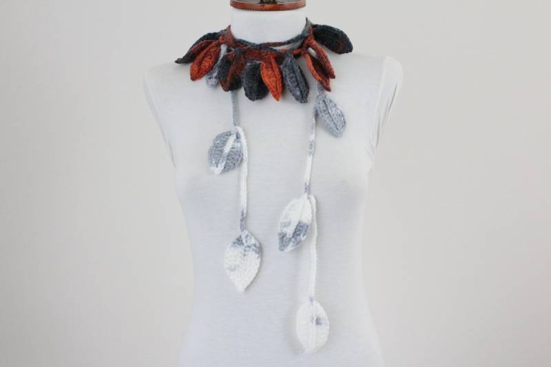 Gehäkelte Blatt Schal Halskette, Handgefertigtes Herbst Winter Accessoire, Einzigartige Boho Wrap, Gemütliches Geschenk Für Sie, Mode Statement von scarfnurlu
