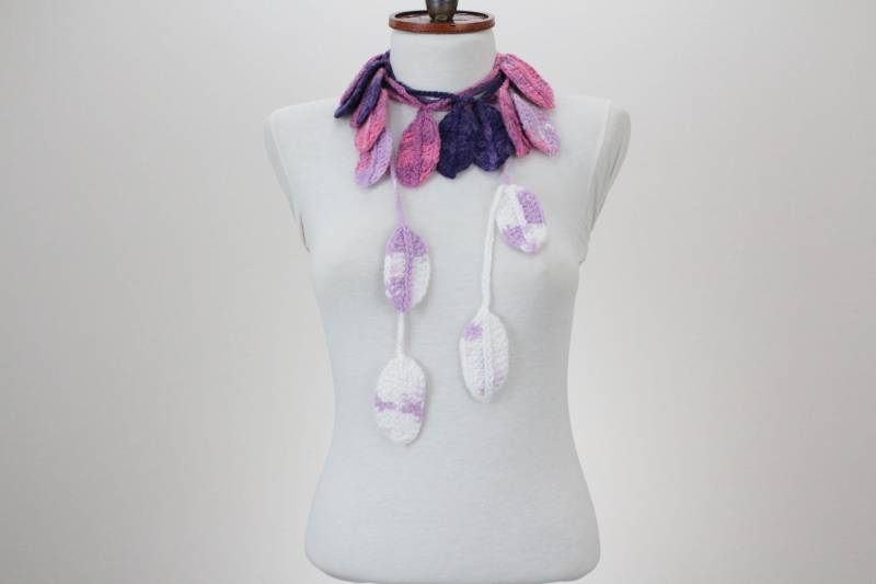 Gehäkelter Blatt Lariat Schal Handgefertigter Batik Boho Wrap, Langer Herbst-Winter-Halsketten-Schal von scarfnurlu