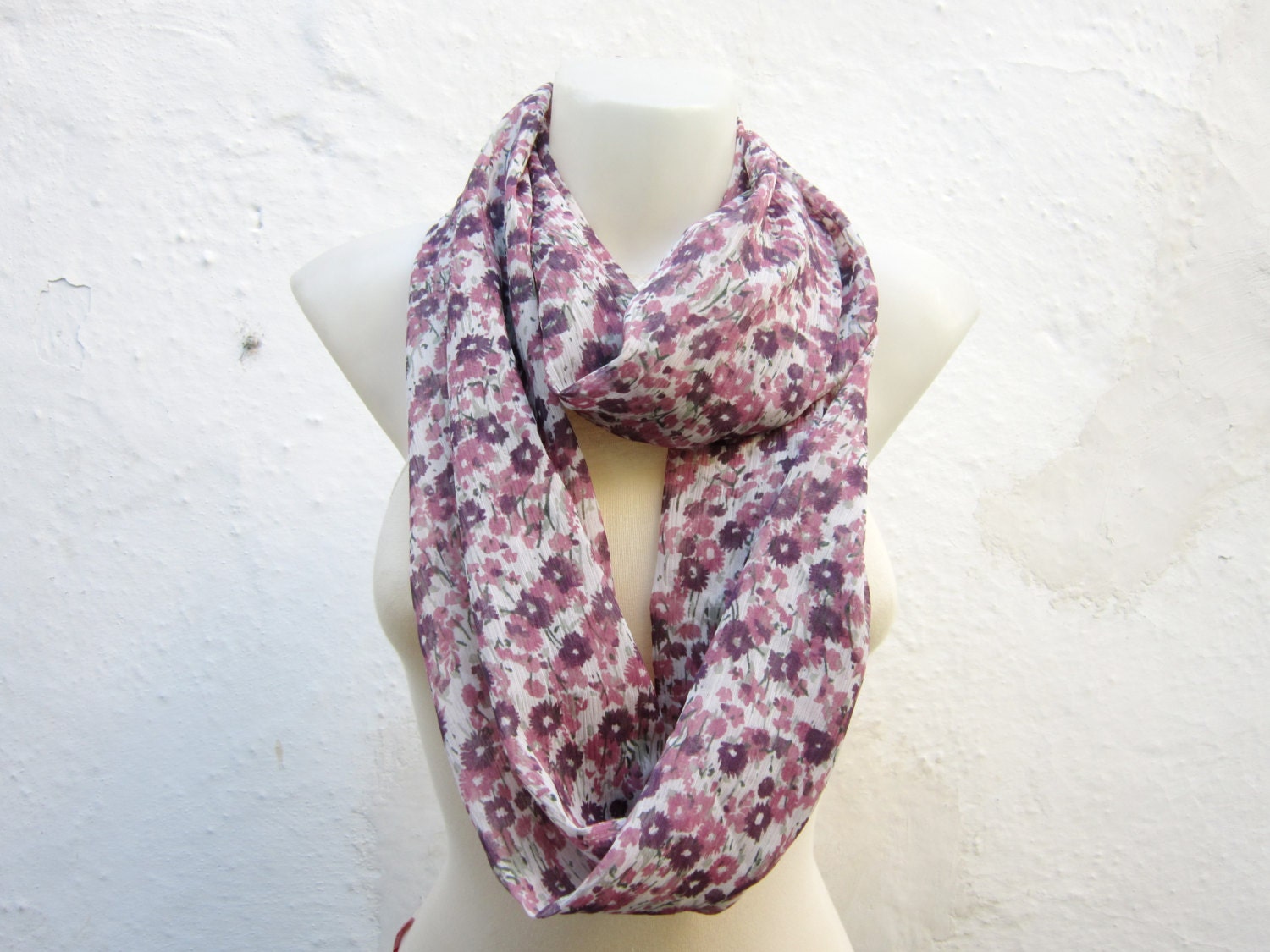 Lila Blumen Infinity Schal, Chiffon Loop Wrap, Leichtes Herbst Winter Hals Accessoire Für Frauen von scarfnurlu