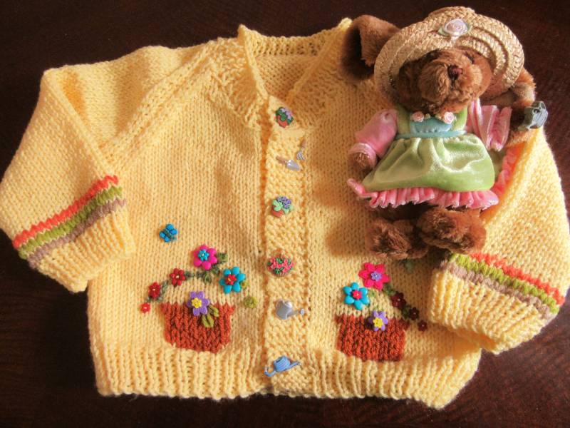 Handgestrickter Kinderpullover - Mädchen. Größe 3-5 Jahre, Leicht Zu Waschen. Blumentöpfe. Größen 2-4 Jahre Alt Auf Bestellung Gefertigt von scarilarkstudio