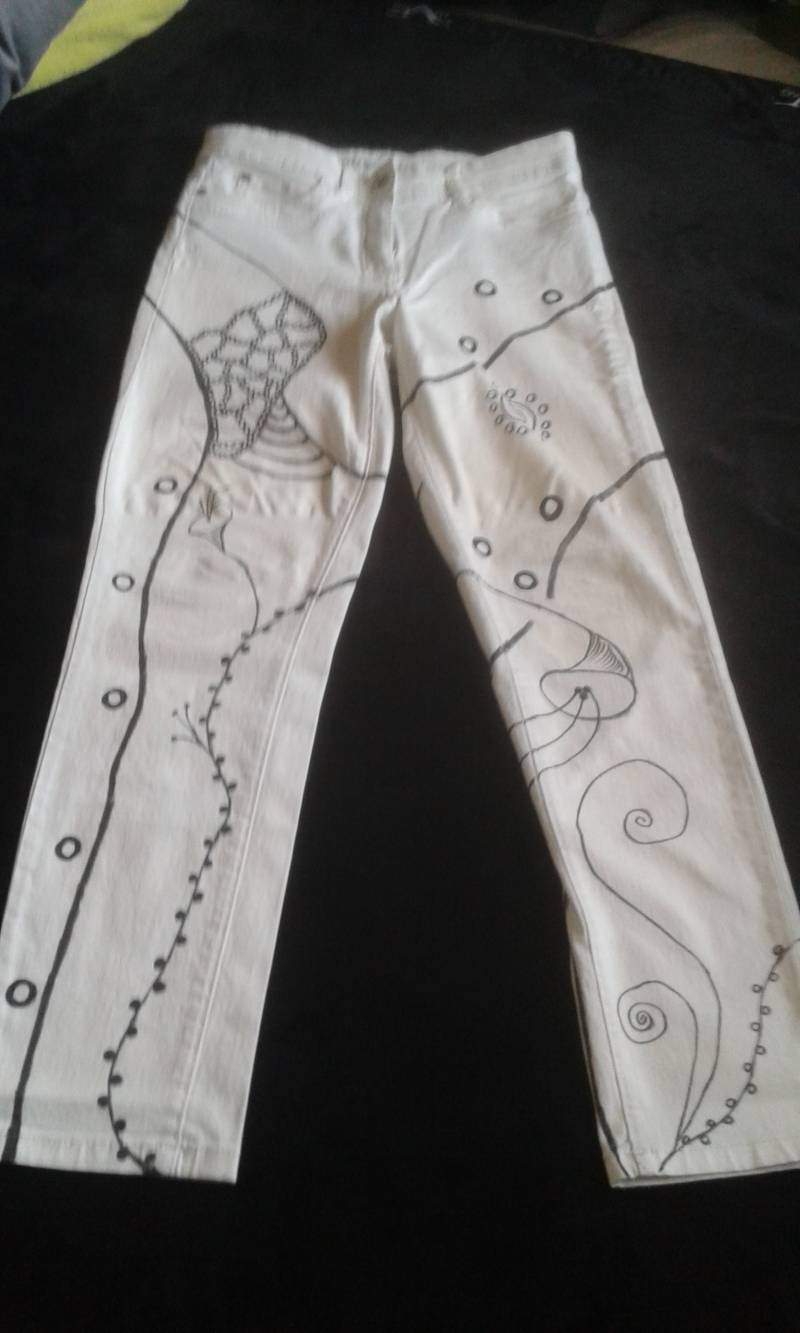 Handbemalte Jeans Einzelstück Gr. 36/ 38 Weiß - Schwarz von schattengalerie