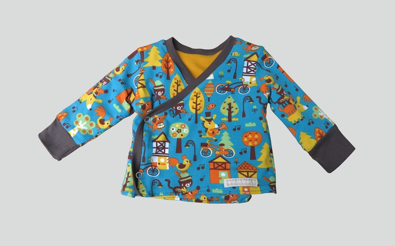 Bio Babyjacke "stadtmusikanten" Wickeljäckchen von schlafwandlerdesign