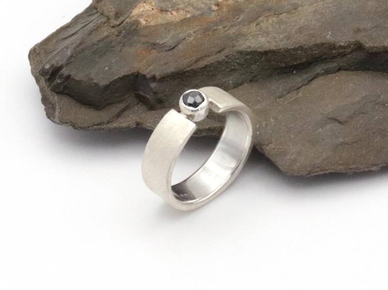Ring, Mattes Silber Mit Hämatit Ring, Mattes Silber Mit Hämatit von schlichtSchmuck