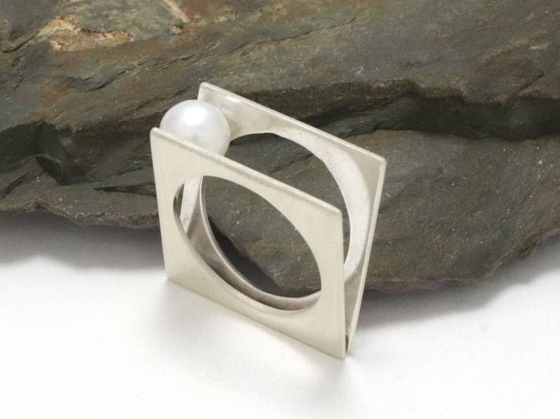 Ring, Schmal, Eckig, Matt, Perlenring, Geometrisch Ring, Schmal, Eckig, Matt, Perlenring, Geometrisch von schlichtSchmuck