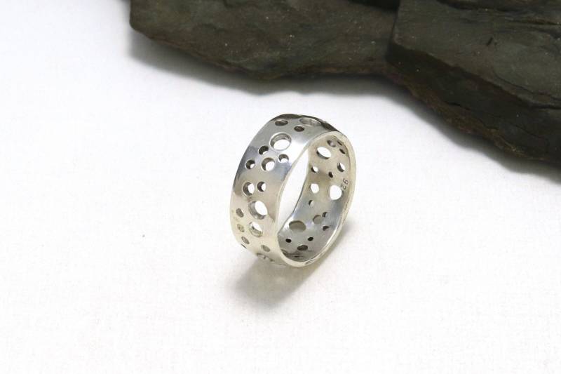Silberring, Gebogen Mit Bohrungen Silberring, Gebogen Mit Bohrungen von schlichtSchmuck