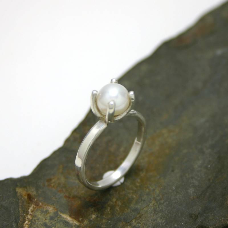 Silberring, Schmal, Mit Gefasster Perle, Schlicht Schön Silberring, Schmal, Mit Gefasster Perle, Schlicht Schön von schlichtSchmuck