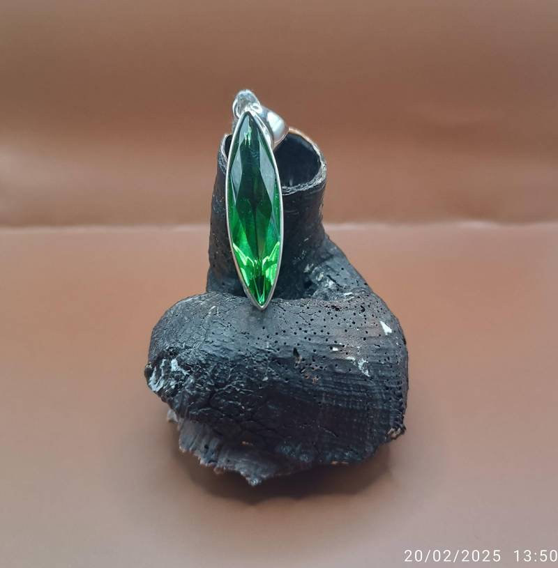 Kettenanhänger Grüner Obsidian Navett Facettiert in 925Er Sterlingsilber Handarbeit Einzelstück von schmuckbewusst