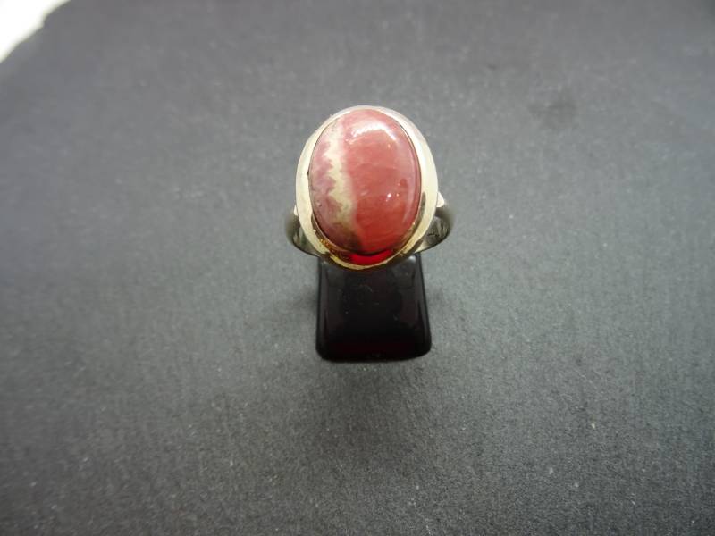 Ring Mit Rhodochrosit Cabochon Oval in 925Er Sterlingsilber Handarbeit Einzelstück Ring Mit Rhodochrosit Cabochon Oval in 925Er Sterlingsilber Handarbeit Einzelstück von schmuckbewusst