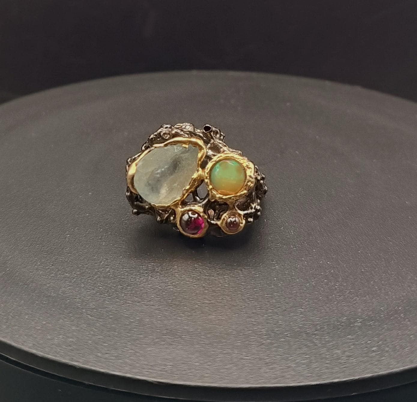 Statementring Außergewöhnliches Design Aquamarin Opal Granat in Geschwärztem Sterlingsilber Handarbeit Einzelstück von schmuckbewusst