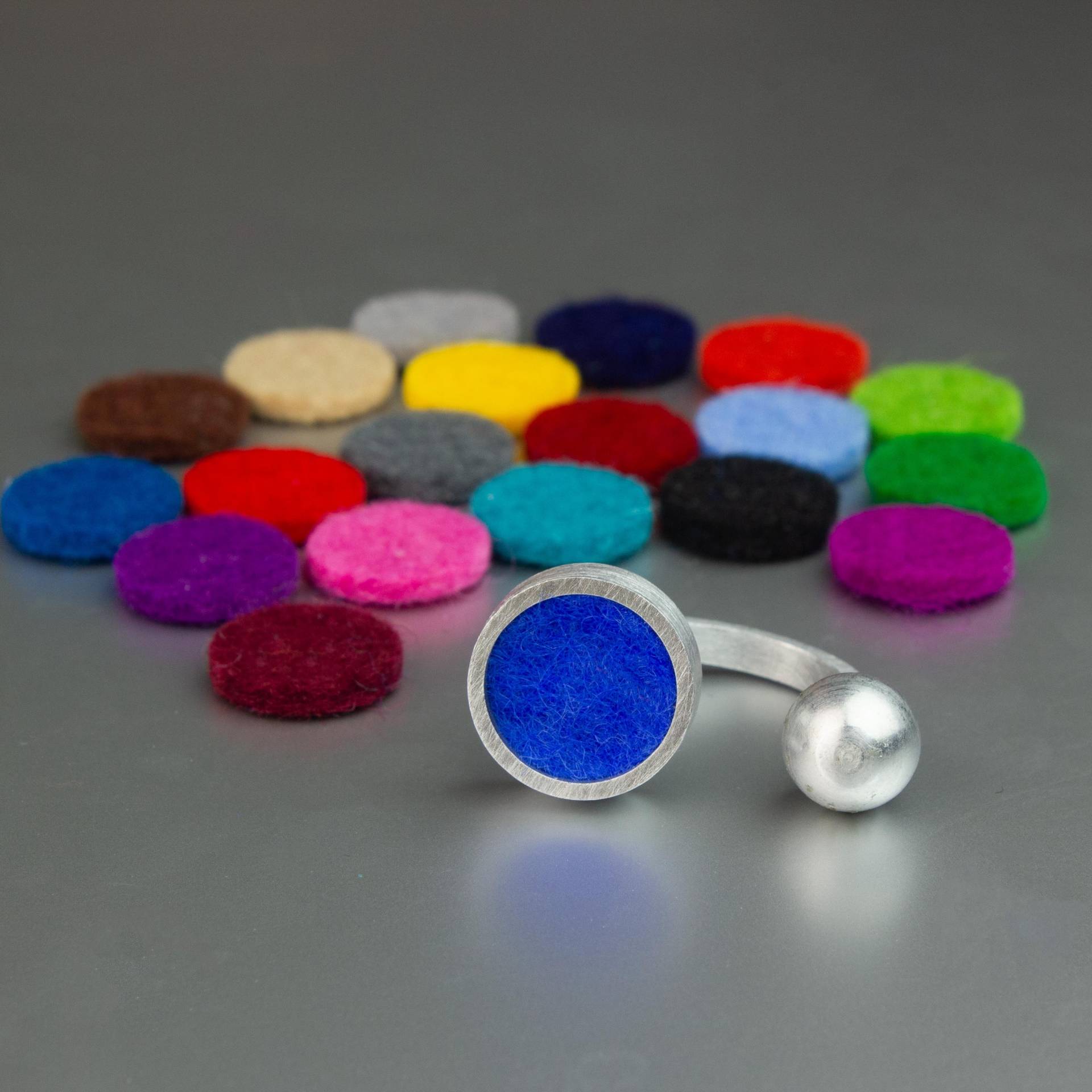 Wechselring Incl. 20 Farben Zum Wechseln Mit Silberner Kugel. | Alu Statementring, Offener Ring , Super Angenehm Zu Tragen Art.nrsf-Wrr-24 von schmuckefarben