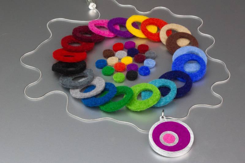 Wechselschmuck Incl. 40 Filzpads | 2x20 Farben Einzigartiger, Handgefertigter Schmuck, Nachhaltig, Geschenk Für Die Freundin Fraunrsf-Kik-24 Wechselschmuck Incl. 40 Filzpads | 2x20 Farben Einzigartiger, Handgefertigter Schmuck, Nachhaltig, Geschenk Für Die Freundin Fraunrsf-Kik-24 von schmuckefarben