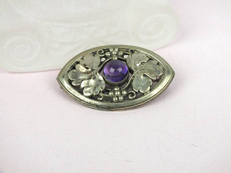 Antike Alpacca Brosche Weinreben Mit Amethyst - Jugendstil Modeschmuck Um 1920 Silberne Anstecknadel von schmuckesBerlin