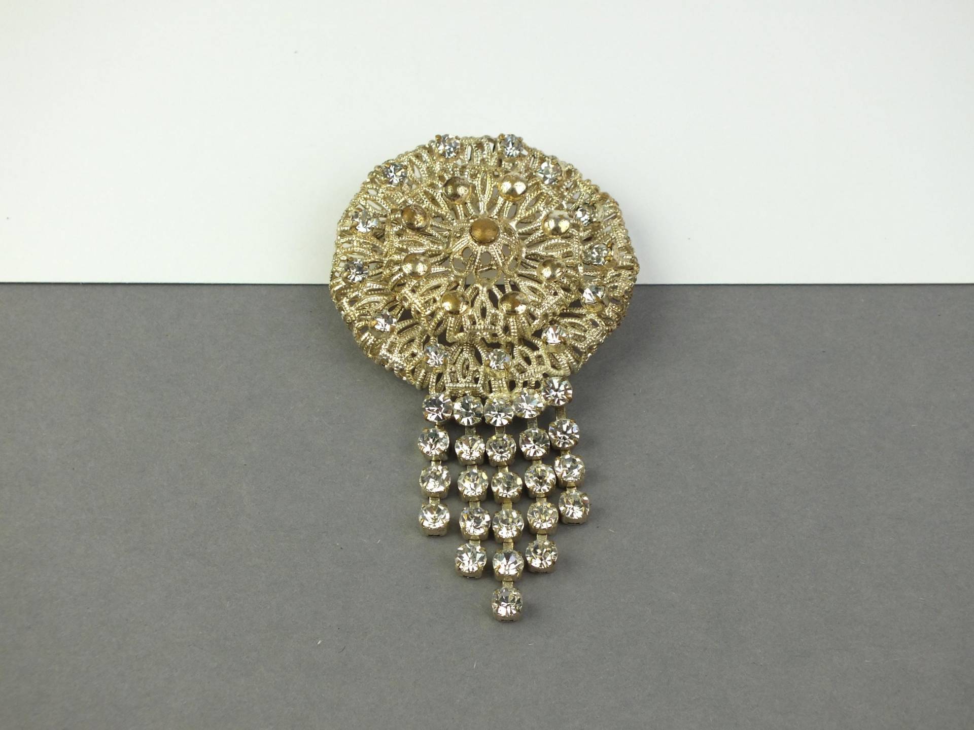 Antike Brosche Silbern Strass Ketten - Runder Orden Anstecker Alter Vintage Modeschmuck Geschenk Für Sie Weihnachtsgeschenk von schmuckesBerlin