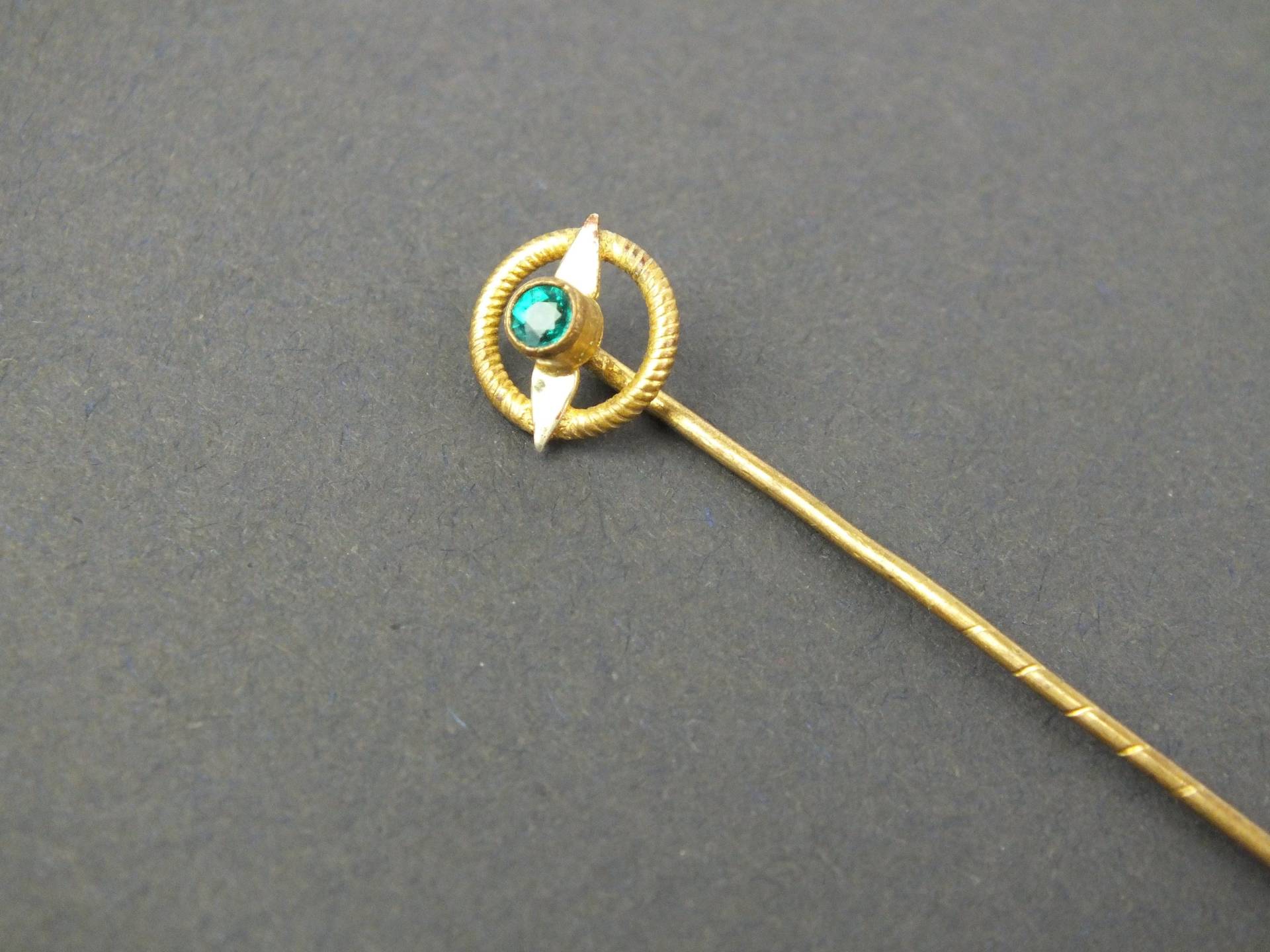 Antike Nadel Brosche Gold Mit Grünem Farbstein, Vintage Modeschmuck Reversnadel, Geschenk Für Sie, Ihn von schmuckesBerlin