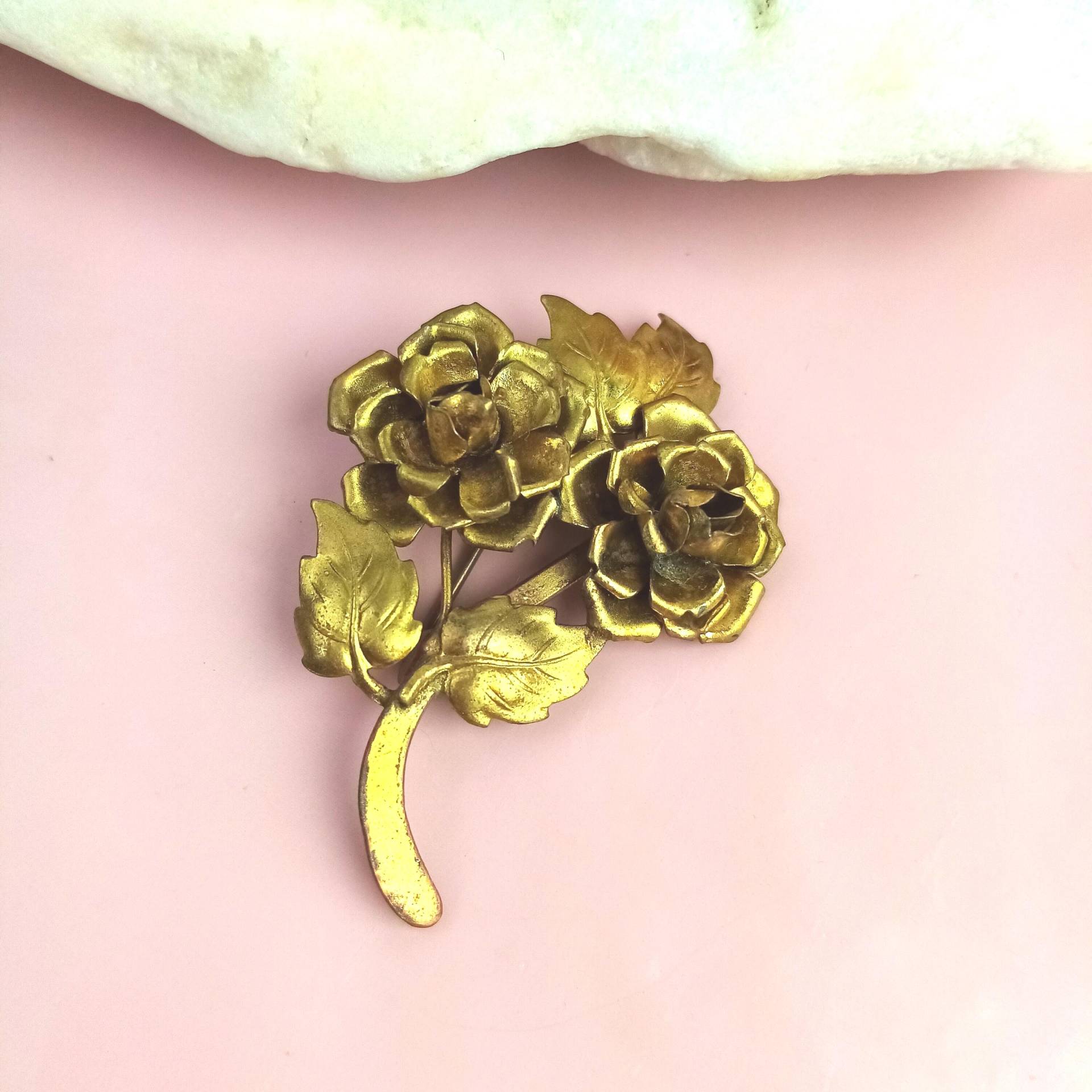 Antike Rosen Brosche Gold Messing, Alter Vintage Modeschmuck Anstecknadel, Geschenk Für Sie, Geburtstagsgeschenk Frauen von schmuckesBerlin