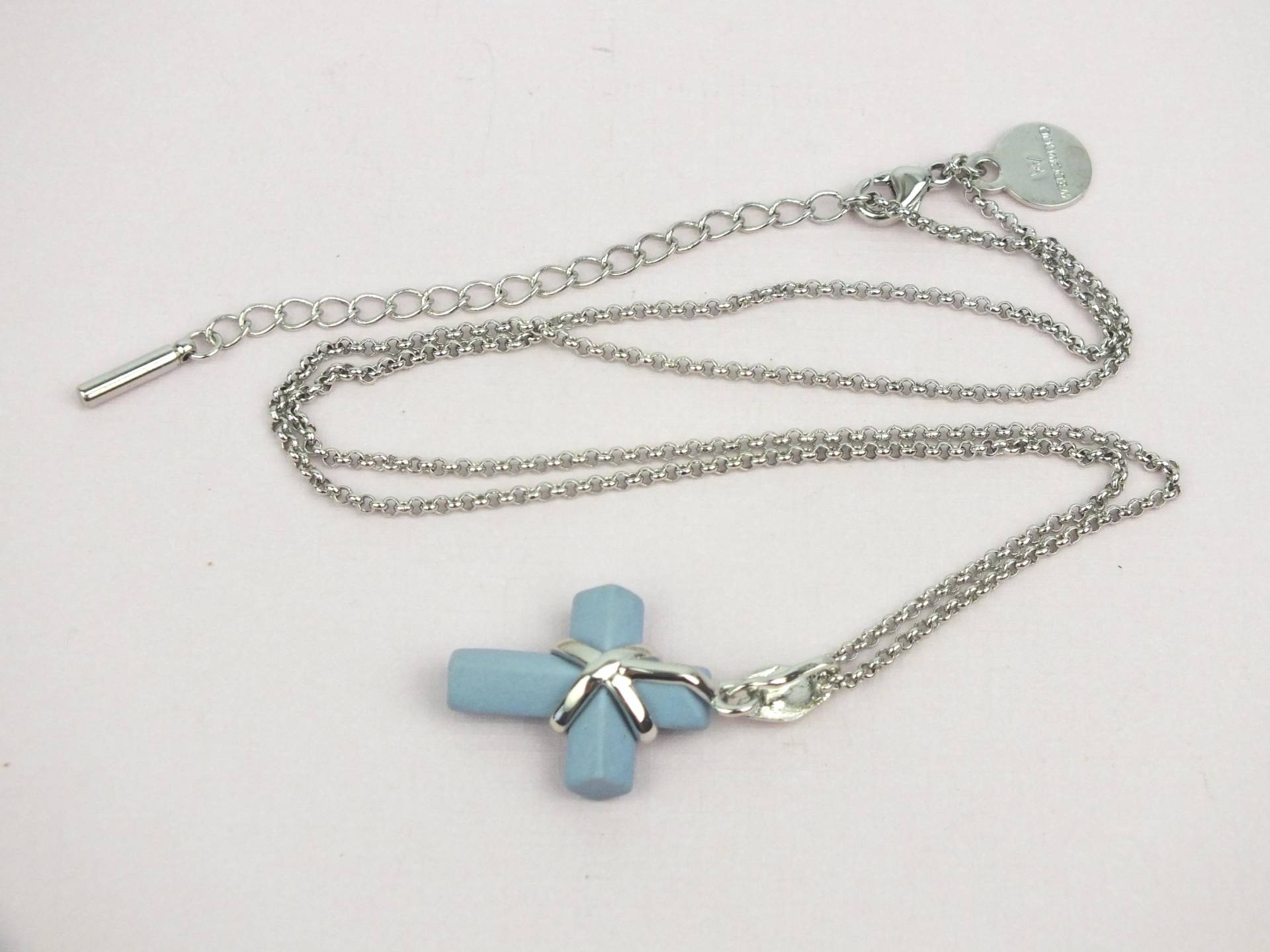 Silberne Wedgwood Kreuz Anhänger Halskette, Damenkette Aus England, Modeschmuck von schmuckesBerlin