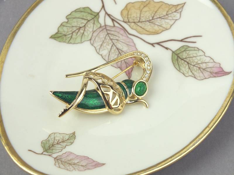 Vintage Christian Dior Grashüpfer Brosche Gold Mit Grüner Emaille Und Strass - Designer Modeschmuck Anstecker Geschenk Für Sie von schmuckesBerlin