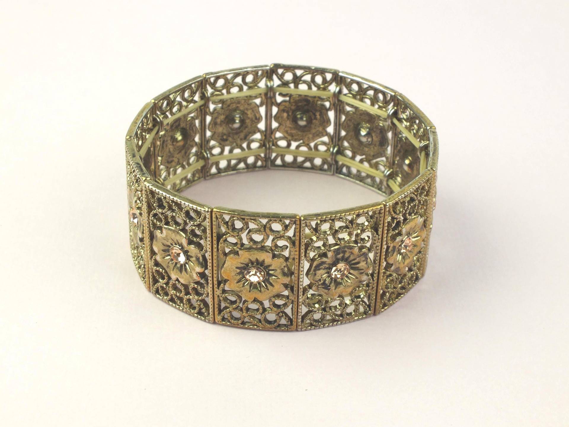 Vintage Damen Armband Mit Blumen Und Strass Dehnbar - Alter Modeschmuck Goldig Schimmernd von schmuckesBerlin