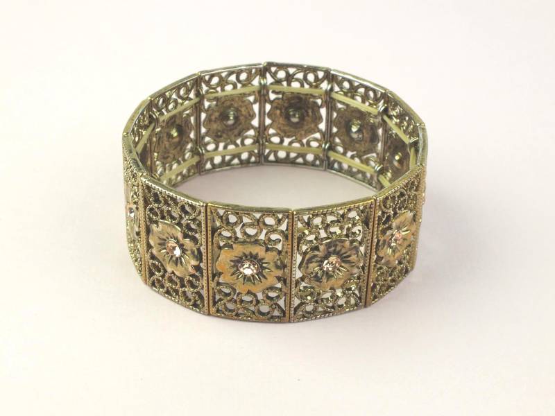 Vintage Damen Armband Mit Blumen Und Strass Dehnbar - Alter Modeschmuck Goldig Schimmernd von schmuckesBerlin