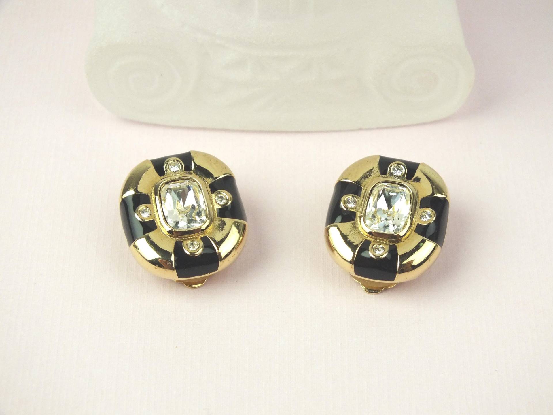 Vintage Grosse' Henkel | Für Dior Ohrclips Golden Mit Schwarzer Emaille Und Strass, Damen Ohrringe Ohne Loch, Modeschmuck, Geschenk Für Sie von schmuckesBerlin