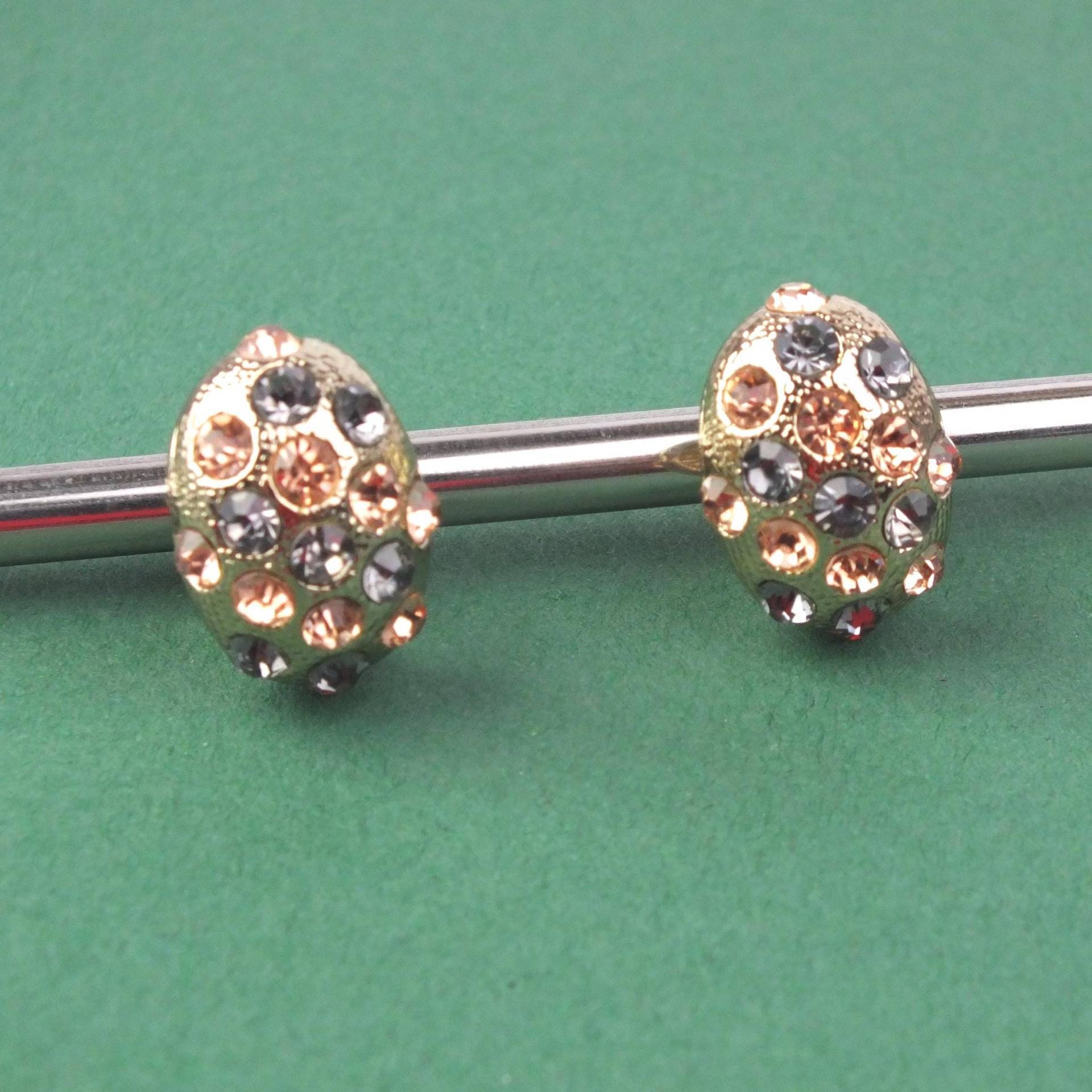 Vintage Halb Creolen Ohrclips Zart Gold Mit Farbigem Strass, Alter Modeschmuck, Damen Ohrringe Ohne Loch Tragbar von schmuckesBerlin