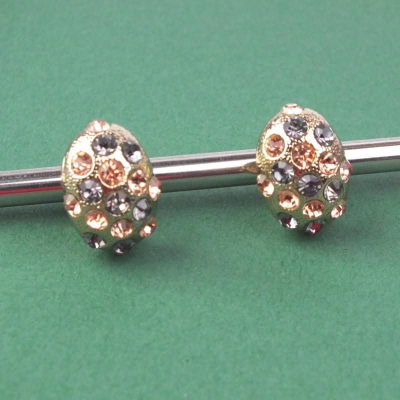 Vintage Halb Creolen Ohrclips Zart Gold Mit Farbigem Strass, Alter Modeschmuck, Damen Ohrringe Ohne Loch Tragbar Vintage Halb Creolen Ohrclips Zart Gold Mit Farbigem Strass, Alter Modeschmuck, Damen Ohrringe Ohne Loch Tragbar von schmuckesBerlin