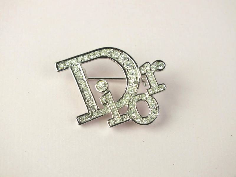 Vintage Logo Christian Dior Brosche Silbern Mit Strass, Designer Modeschmuck Anstecker von schmuckesBerlin