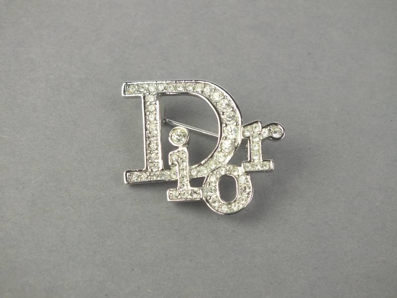 Vintage Logo Christian Dior Brosche Silbern Mit Strass, Designer Modeschmuck Anstecker von schmuckesBerlin