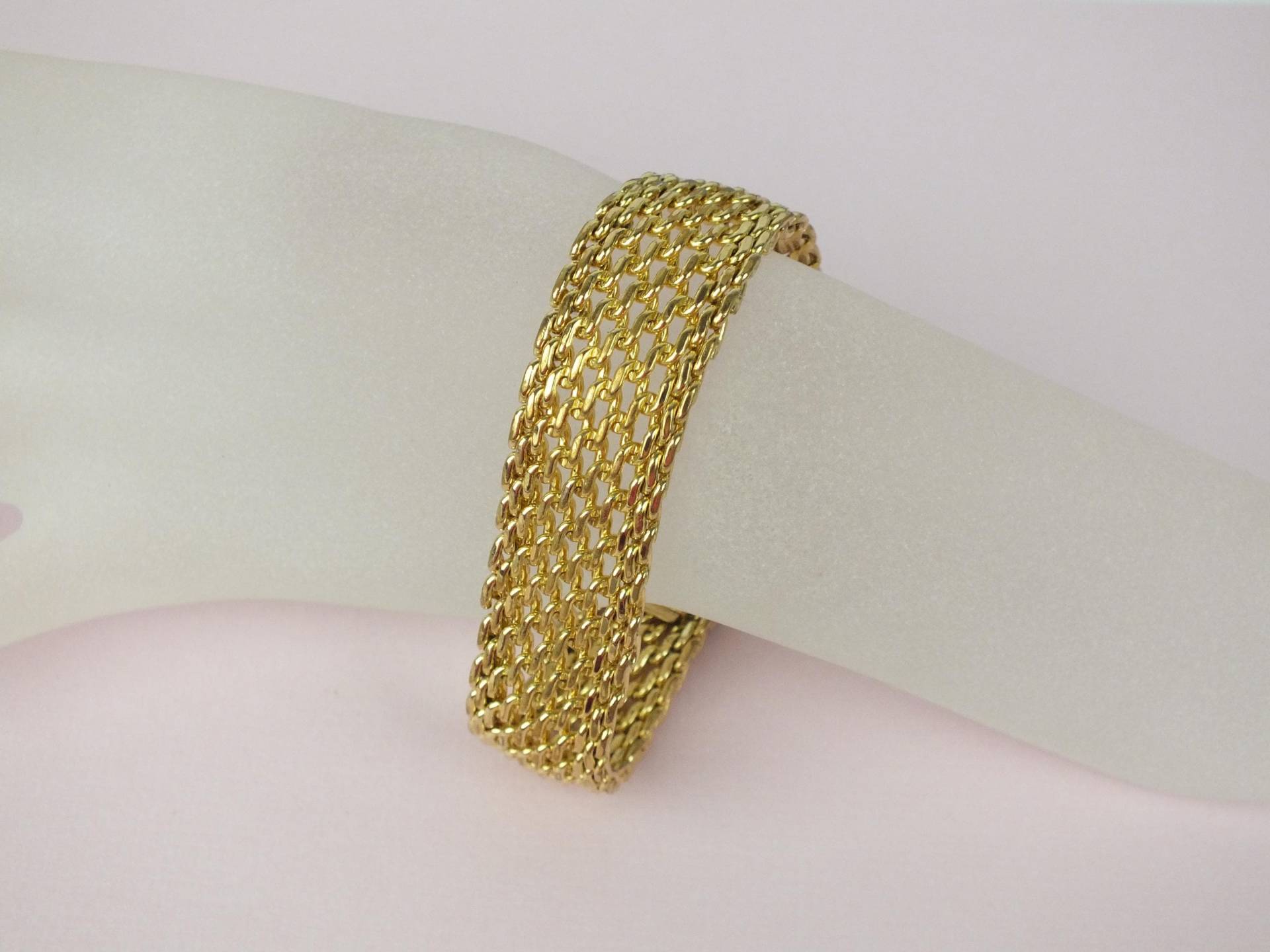 Vintage Mesh Damen Armband Goldenes Metall - Breite Armkette Alter Modeschmuck von schmuckesBerlin