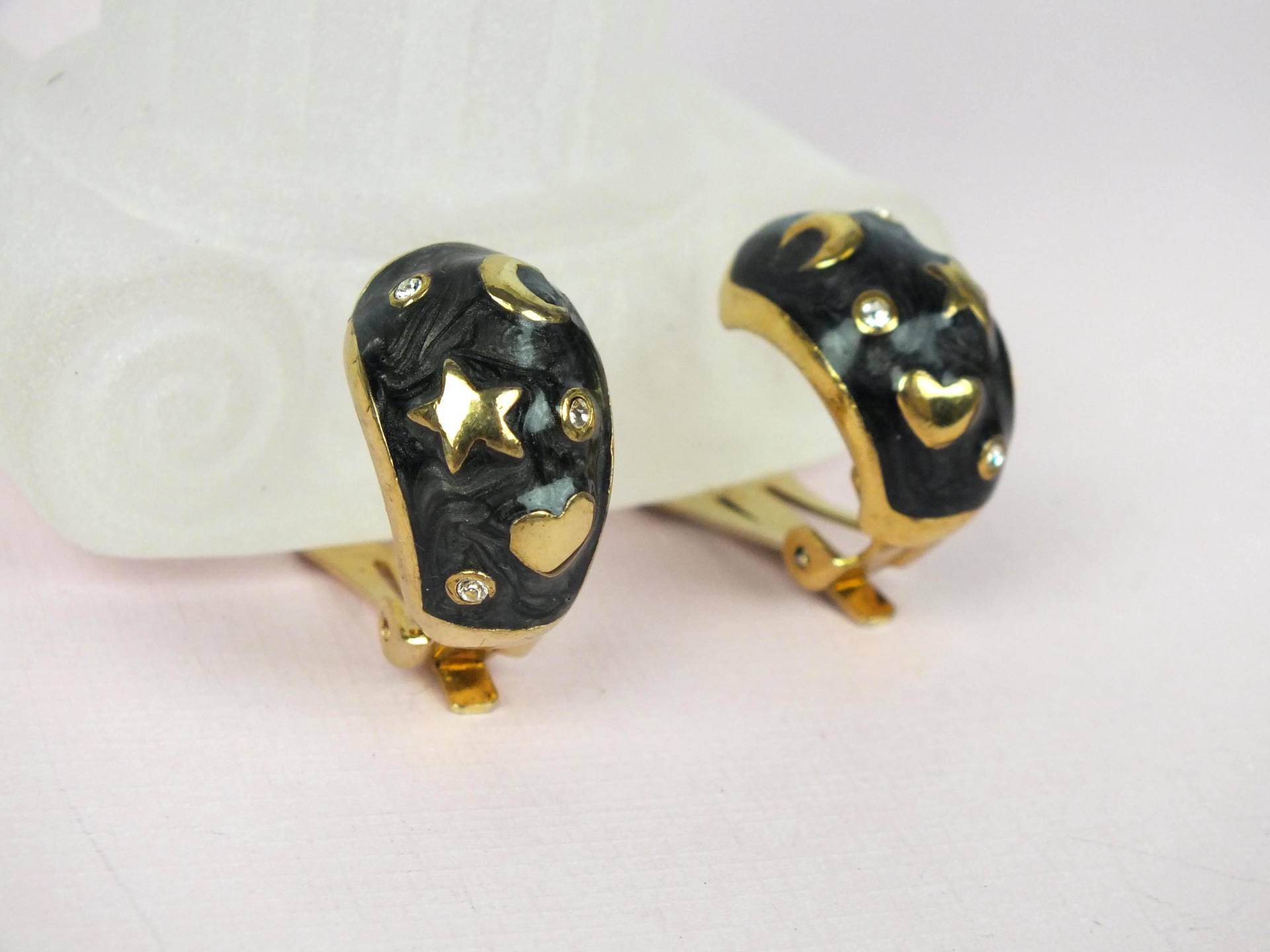 Vintage Ohrclips Mond Sterne Herz | Gold Mit Blauer Emaille & Strass Große Halb-Creolen Ohne Ohrloch von schmuckesBerlin