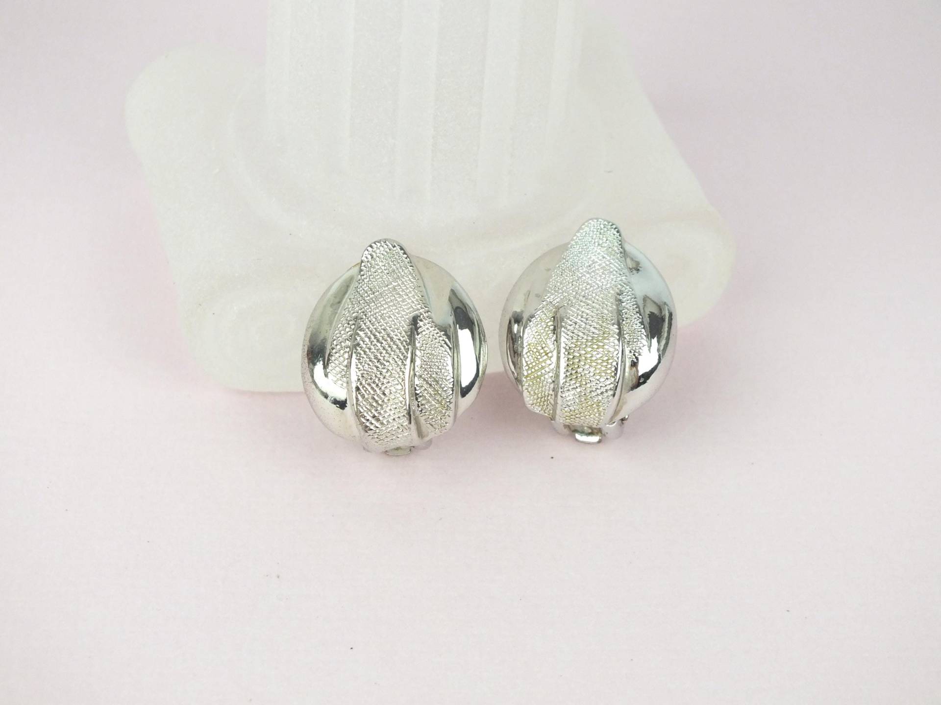 Vintage Ohrclips Silbernes Metall, Modeschmuck Damen Ohrringe Ohne Ohrlöcher Tragbar, Geschenk Für Frauen, Geburtstagsgeschenk Sie von schmuckesBerlin