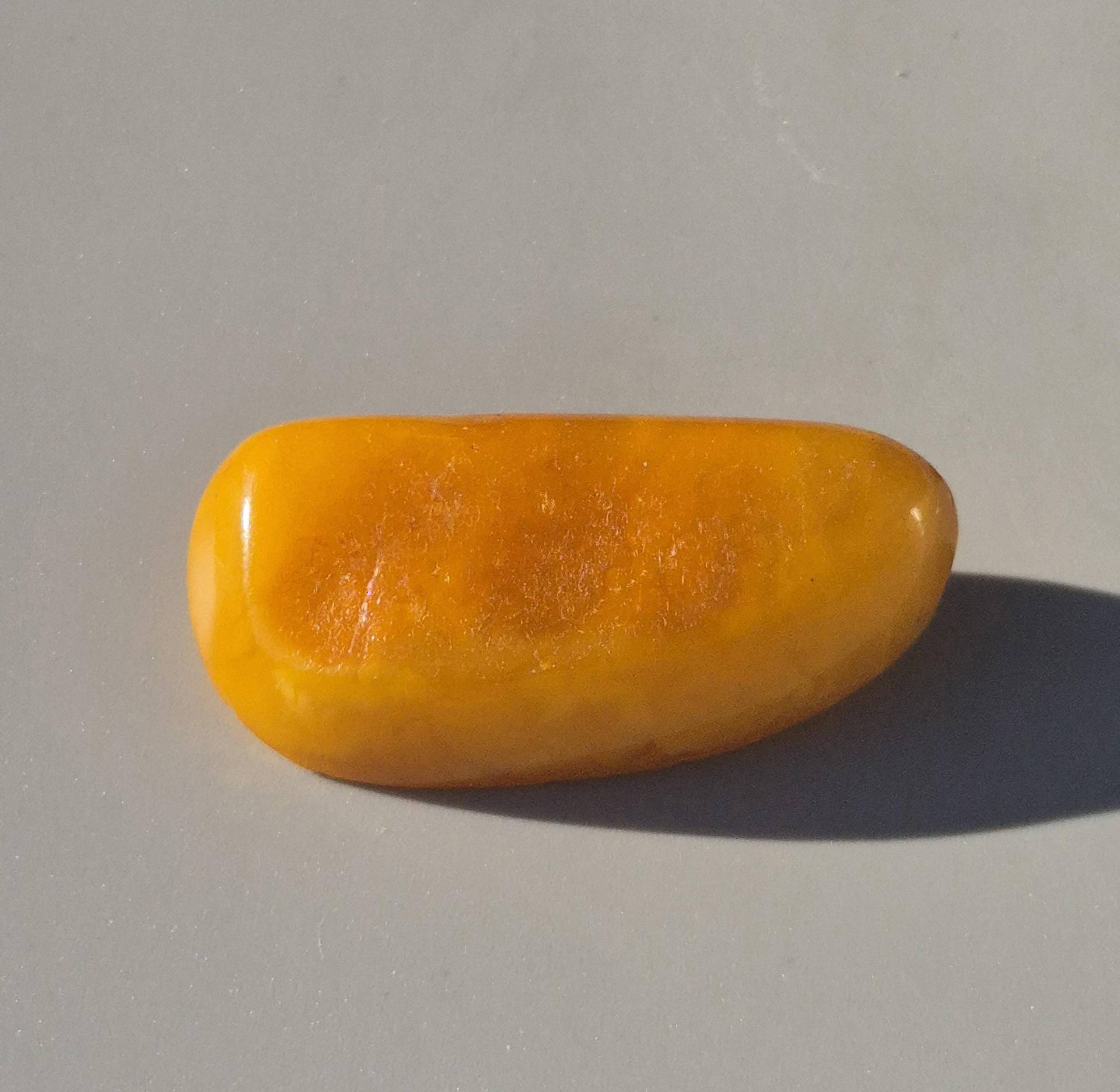 Art Deco Amber Brooch - Butterscotch Baltic With Bark Texture, 7.84 G, Brass Pin Schmuckrausch Vintage 1843 von schmuckrauschVINTAGE