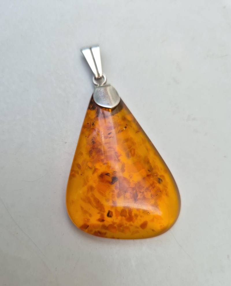 Fischland Anhänger Bernstein Cognac | Tropfenform Mit Fisch Punze 1950Er Vintage Bernsteinoptik Gepressti 1477 Fischland Anhänger Bernstein Cognac | Tropfenform Mit Fisch Punze 1950Er Vintage Bernsteinoptik Gepressti 1477 von schmuckrauschVINTAGE