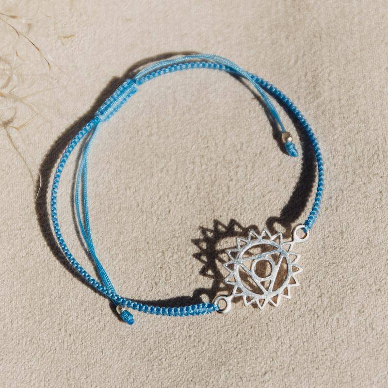 Makramee Armband Halschakra Vishuddha Hellblau 925 Silber Chakra Schmuck Tara Bedeutungskärtchen Geschenk Makramee Armband Halschakra Vishuddha Hellblau 925 Silber Chakra Schmuck Tara Bedeutungskärtchen Geschenk von schmuckrauschVINTAGE