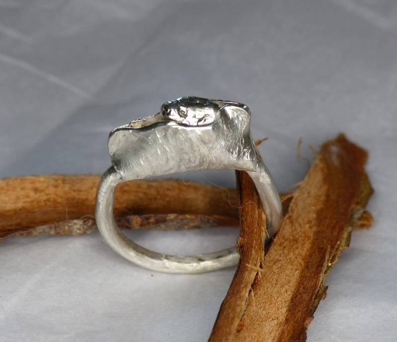 Eigenwilliger Ring - Unikat 1597 von schmuckspektakel