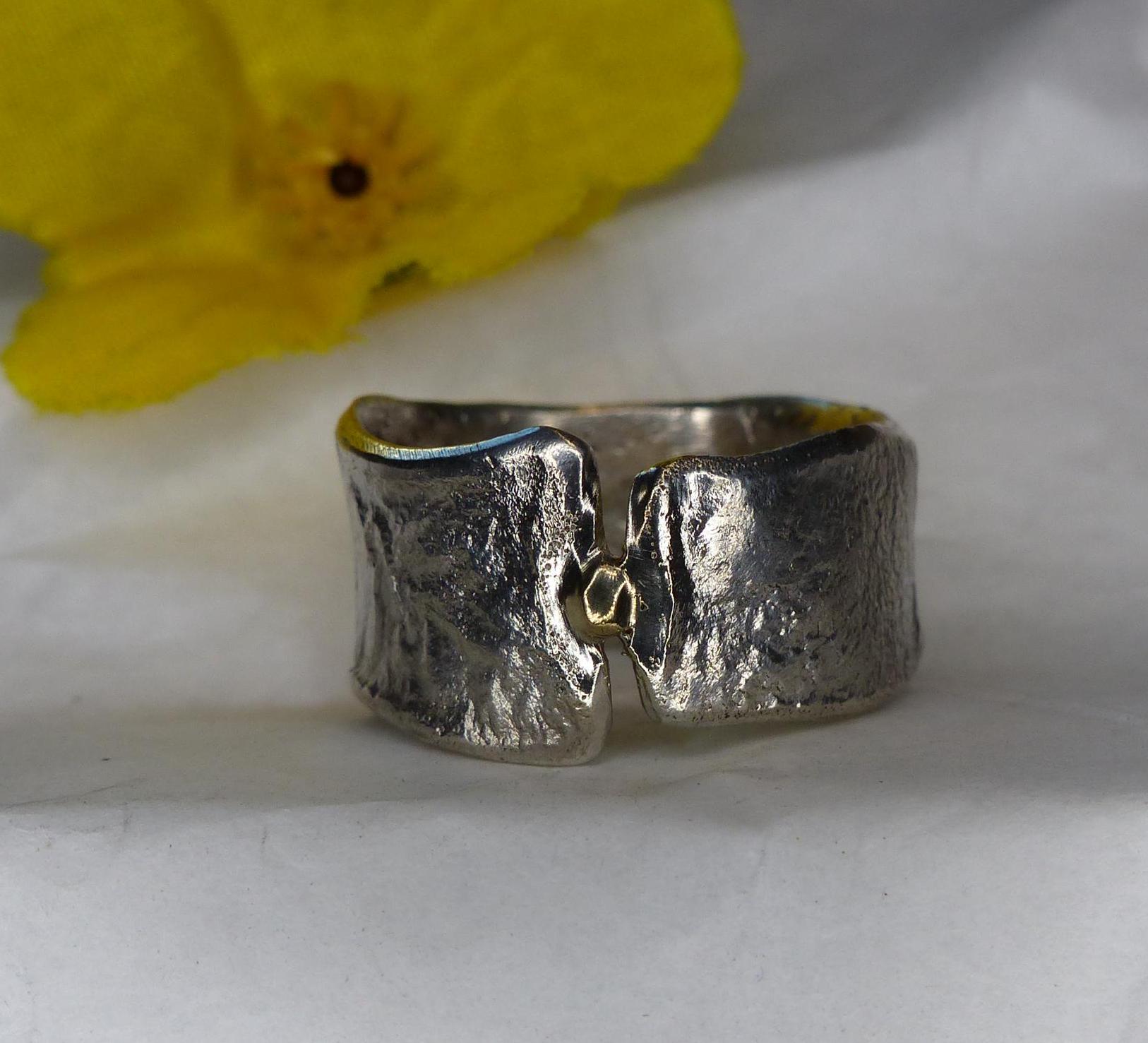 Silberring Mit Goldkugel von schmuckspektakel