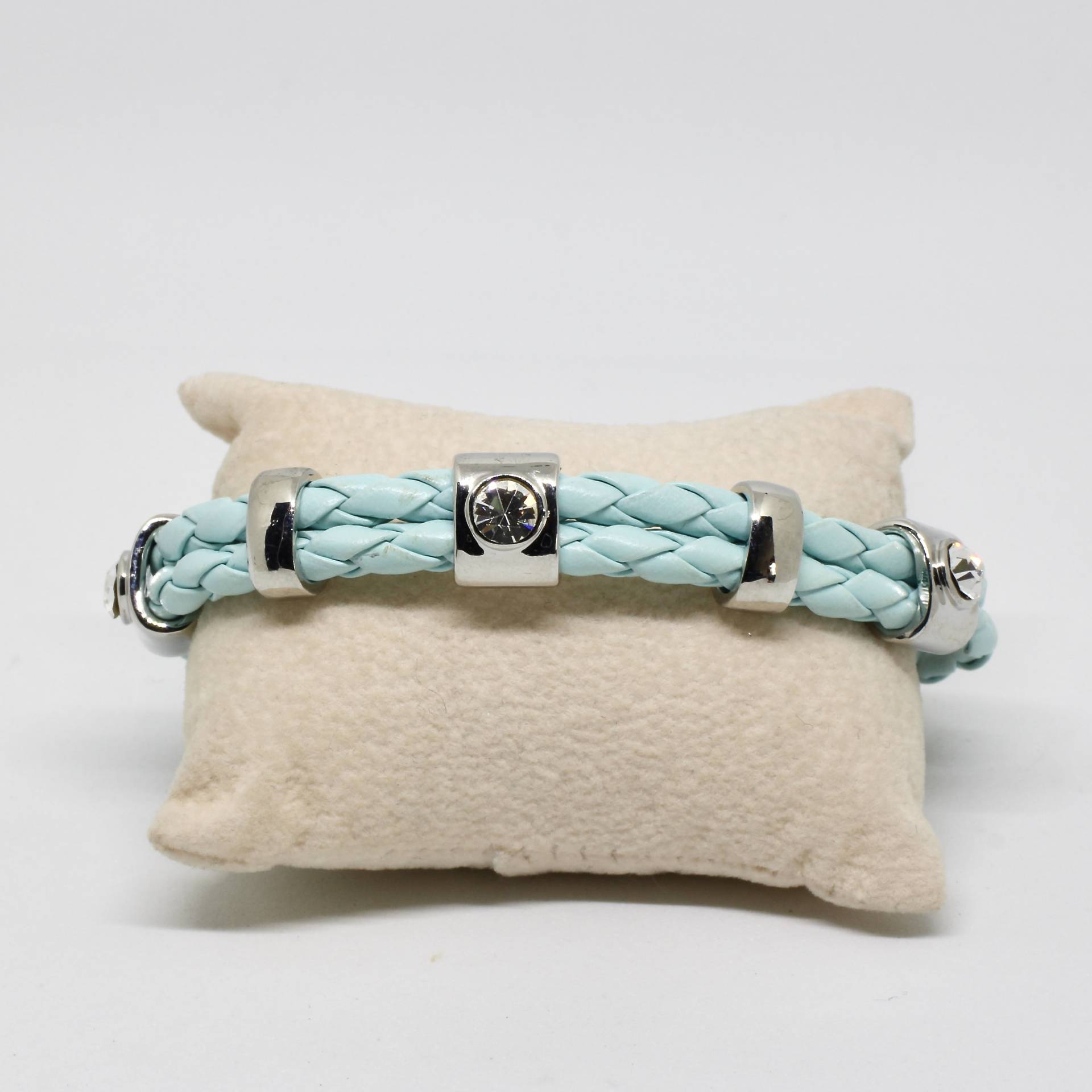 Armband Kunstleder Geflochten Zweireihig Hellblau Module Schieber Silberfarbe Mit Kristall Steine Modern Irina Schmuck Damen von schmuckvintage2020