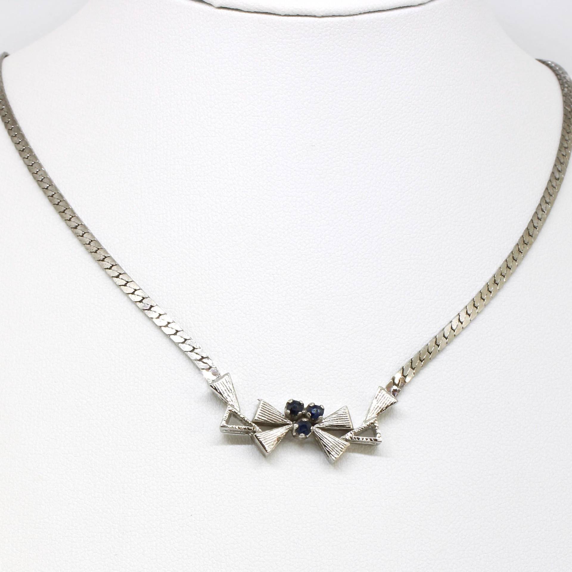 Collier Halskette 835 Silber Saphir Steine Dunkelblau Flach Aufliegend Elegant Festlich 50Er Jahre Für Damen von schmuckvintage2020